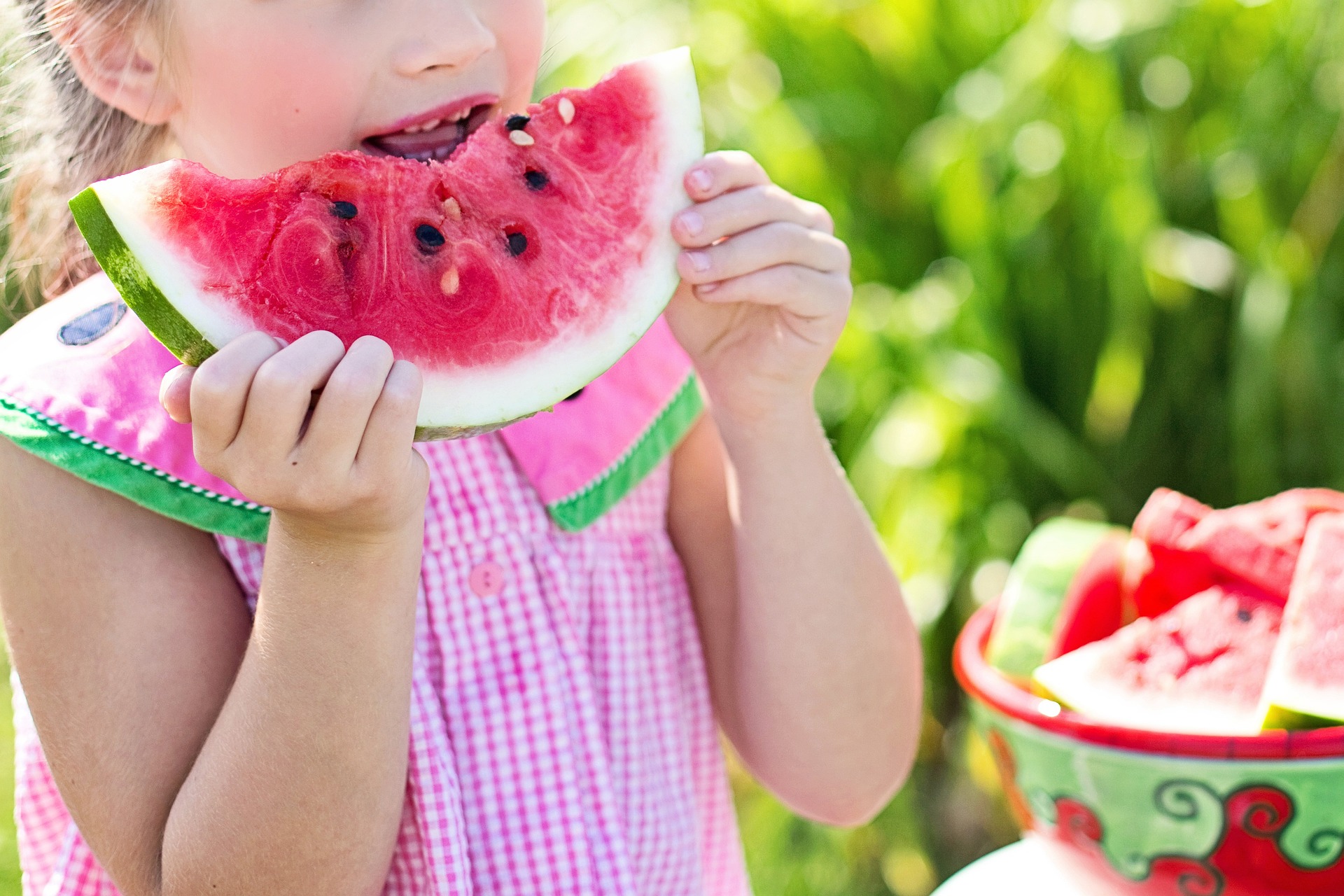 girl-eating_watermeldon_846357_1920